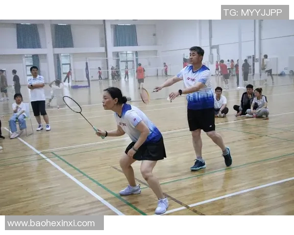 深圳羽毛球队战术解析:如何在比赛中提升团队协作与个人技术 深圳羽毛球队战术解析:如何在比赛中提升团队协作与个人技术