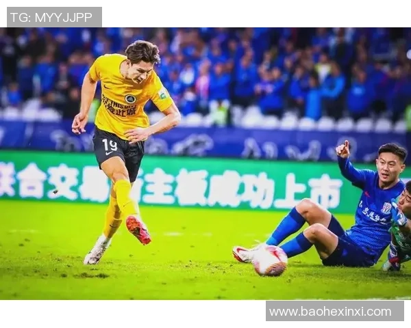 足球明星的退役之路：何时选择告别绿茵场的荣耀与梦想